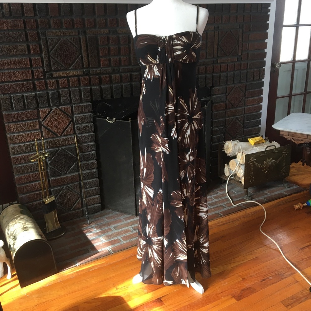 White House Back Market dress